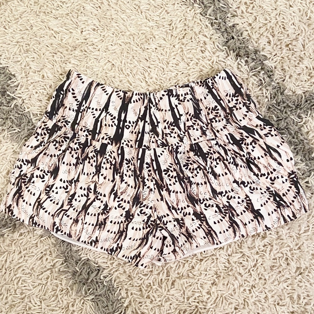 BCBGeneration Flouncy Patterned Pink/Black Shorts